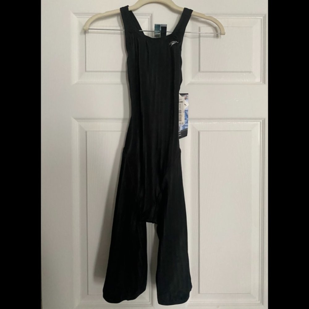 Speedo One Piece Swimsuit size 6/32